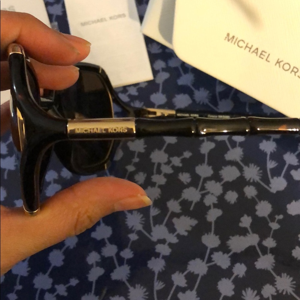 Like new dark brown sunglasses  with gold details - Picture 5 of 7